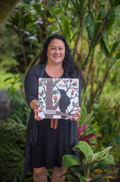 Ka ʻAlalā- Hawaiian language board book